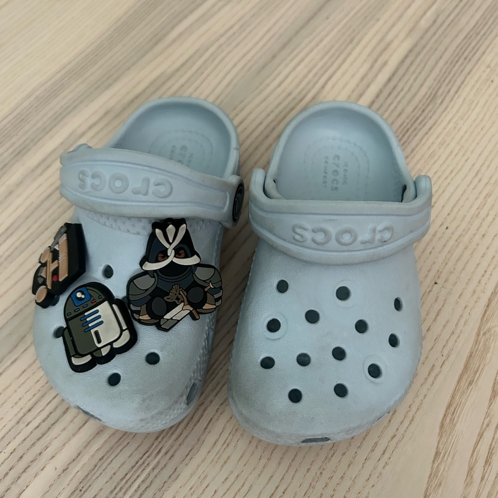 CROCS Baby/Toddler Slippers, Size 6c, FREE JIBBITZ INCLUDED!! Good Conditon!